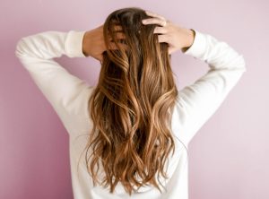 Parrucca in capelli veri o sintetici?