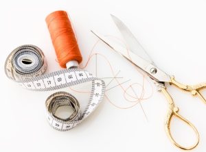 Strumenti per la personalizzazione sartoriale della calottina di una parrucca Trixen