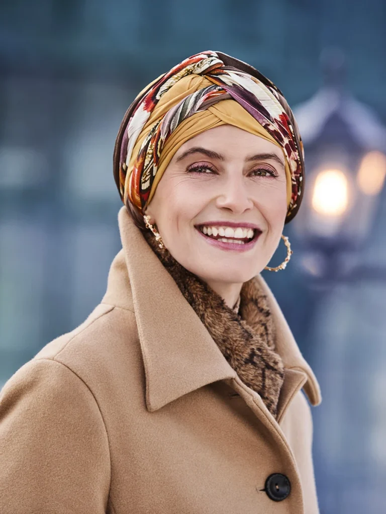 Fascia per turbante HocNoya 1607-4117 - Tribal Feathers — collezione autunno/inverno 2026–2027