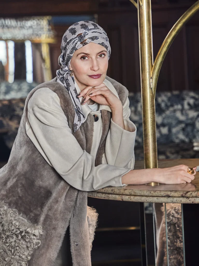Foulard donna HocMantra 1012-4116 con lembi lunghi - Paisley Elegance — collezione autunno/inverno 2026–2027