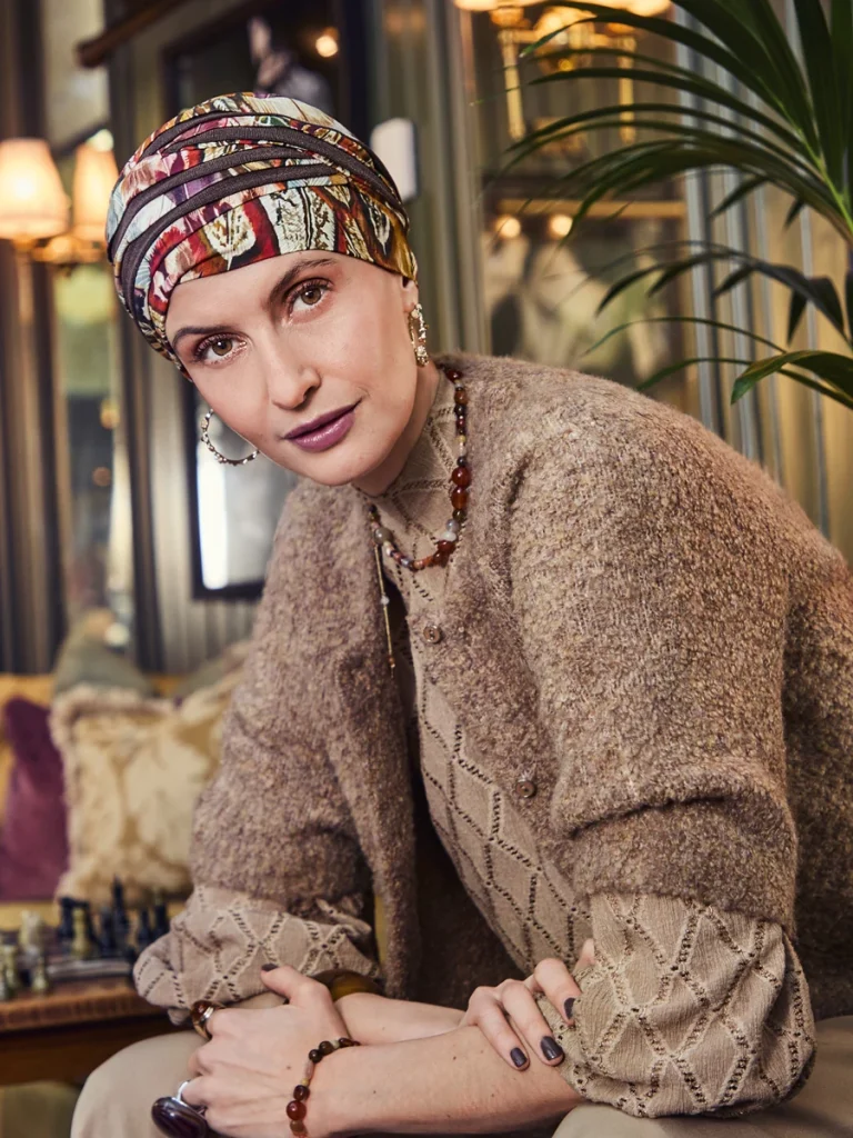 Turbante donna HocShanti 1331-4117 - Tribal Feathers — collezione autunno/inverno 2026–2027