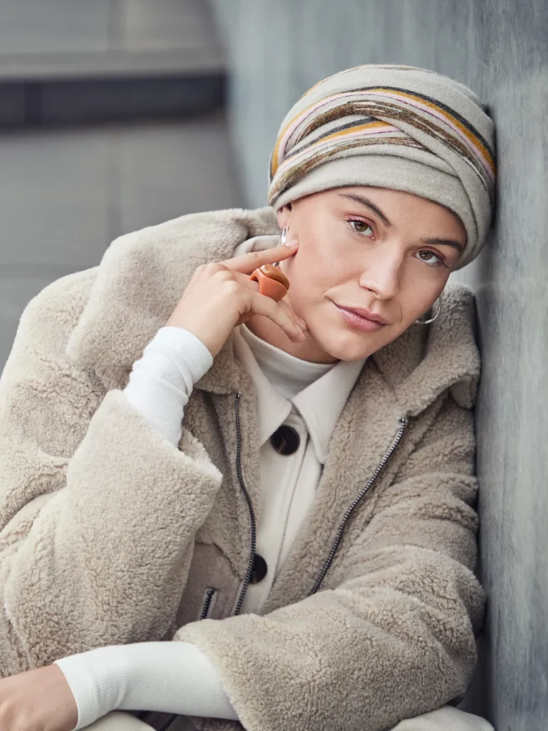 Turbante donna HocZoya Viva 1615-4156 - Beige w/Multi Stripes — collezione autunno/inverno 2026–2027